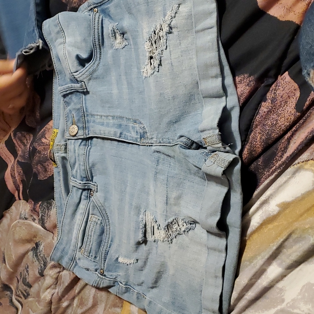 Medium shorts